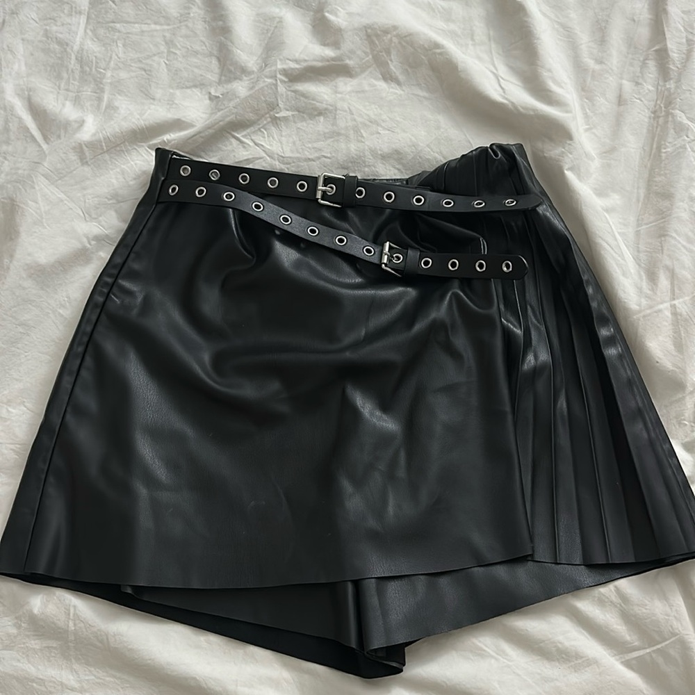 Pleater pleated mini leather skort